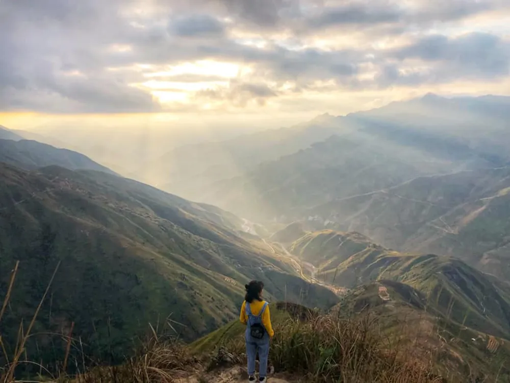 3 ngày trekking chinh phục sống lưng khủng long Tà Xùa