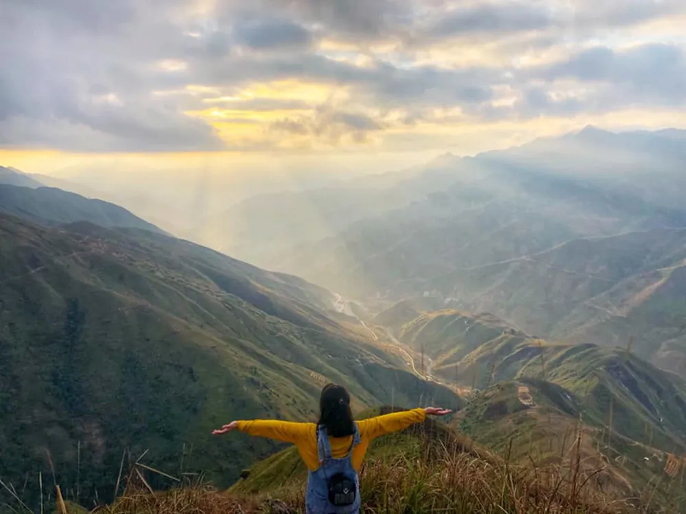 3 ngày trekking chinh phục sống lưng khủng long Tà Xùa