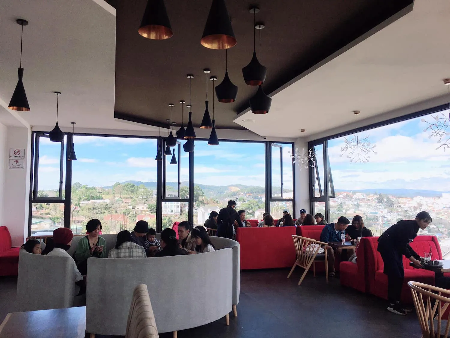 Amazing Coffee Da Lat – Quán cà phê có view ngắm trọn thành phố, tha hồ chill ở Đà Lạt