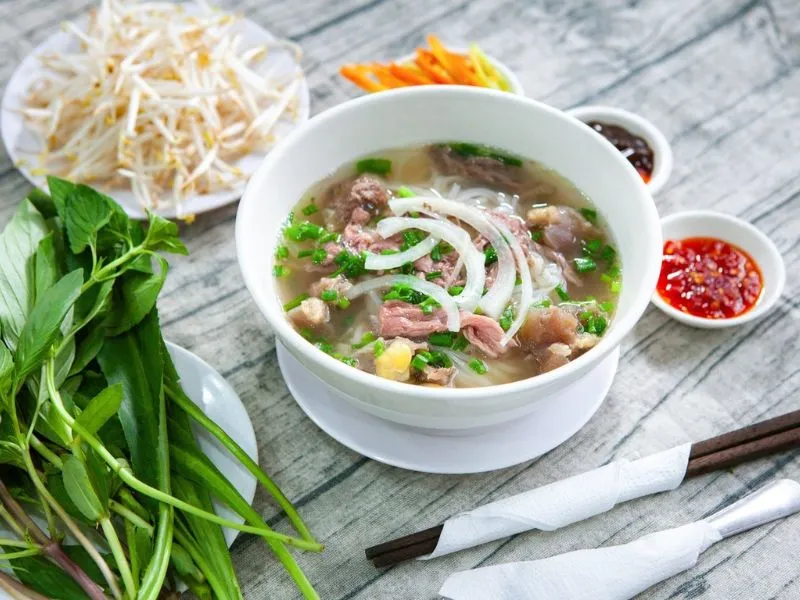 Ăn gì ở Nha Trang? Top 10 đặc sản bạn nhất định thử khi đến đây