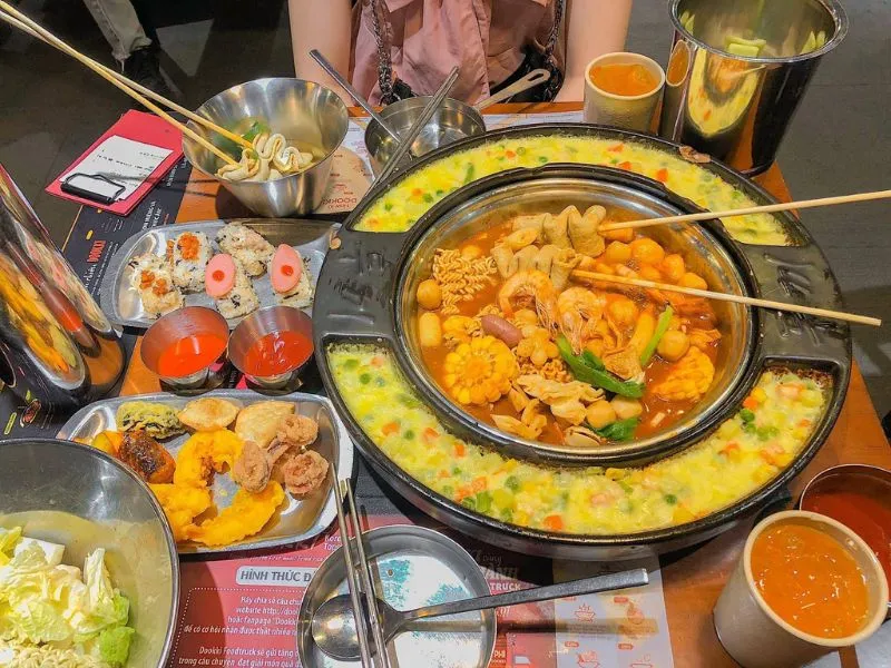 Ăn sập quán với 5+ địa điểm Buffet Tokbokki cực ngon tại Sài Gòn