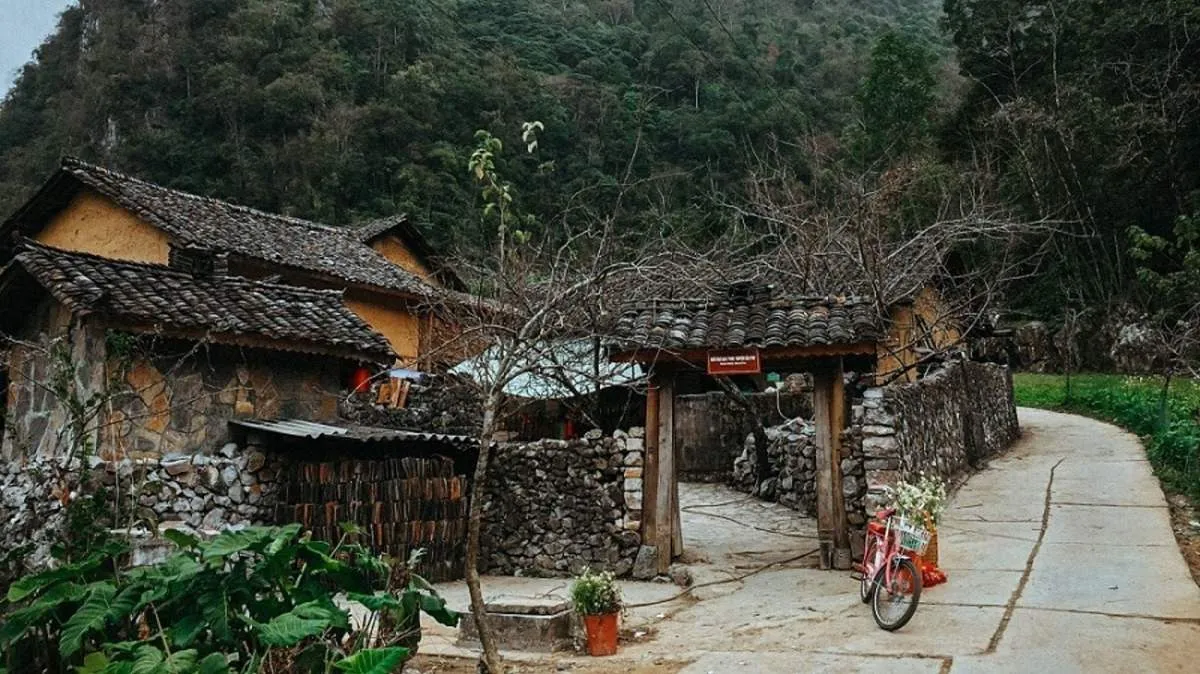 Ấn tượng làng văn hóa du lịch Lũng Cẩm Hà Giang gấm hoa miền cực bắc