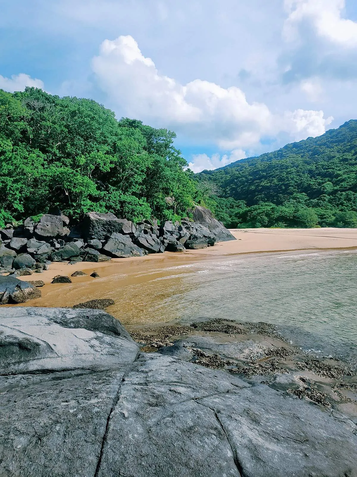 Bãi Biển Bí Ẩn (Secret Beach) Côn Đảo và bí mật chờ bạn khám phá