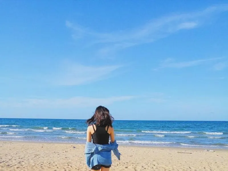 Bãi biển Đồi Dương hiền hòa sóng vỗ ngay trung tâm Phan Thiết