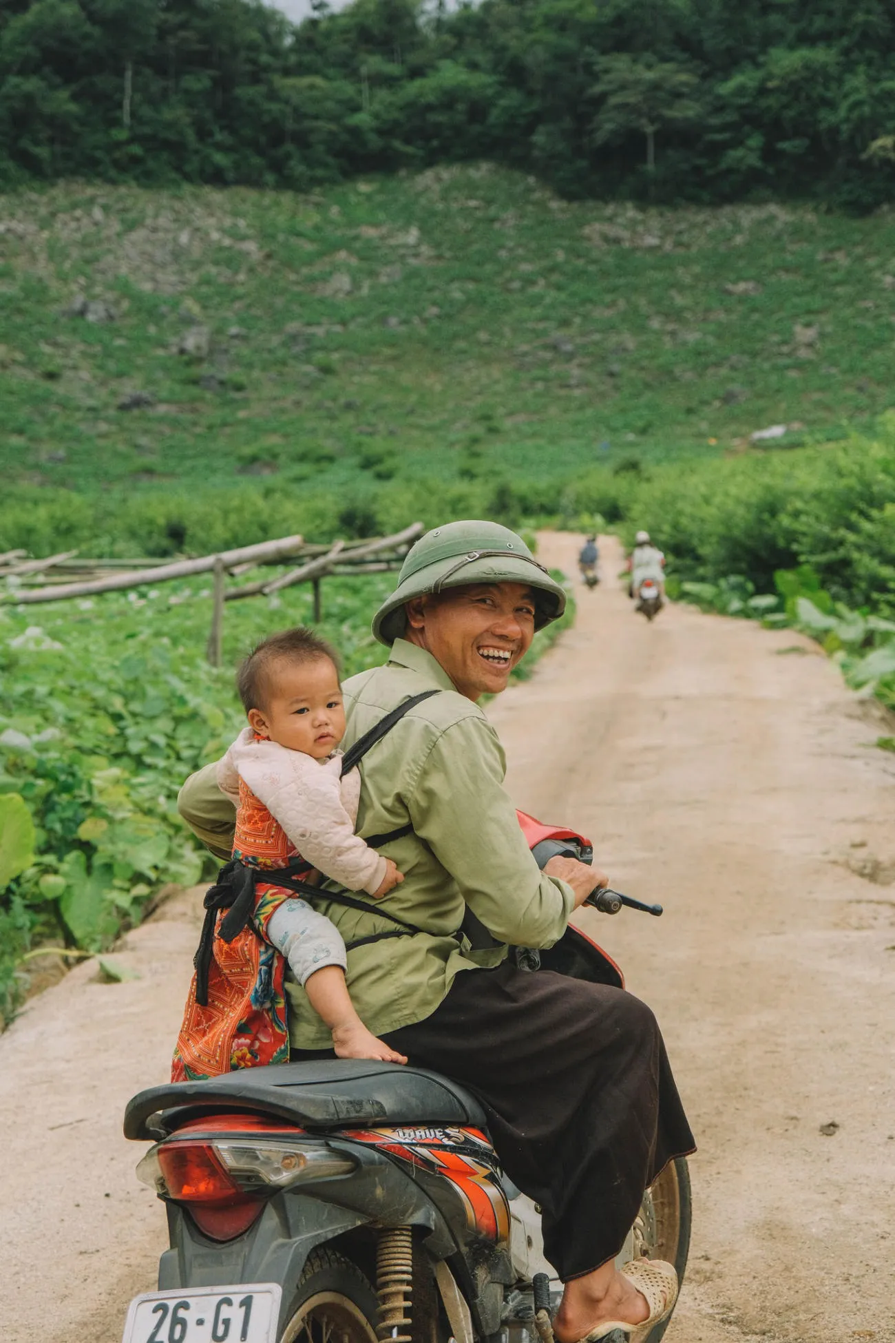 Bản làng Mộc Châu bình yên trong nắng sớm trên vùng cao