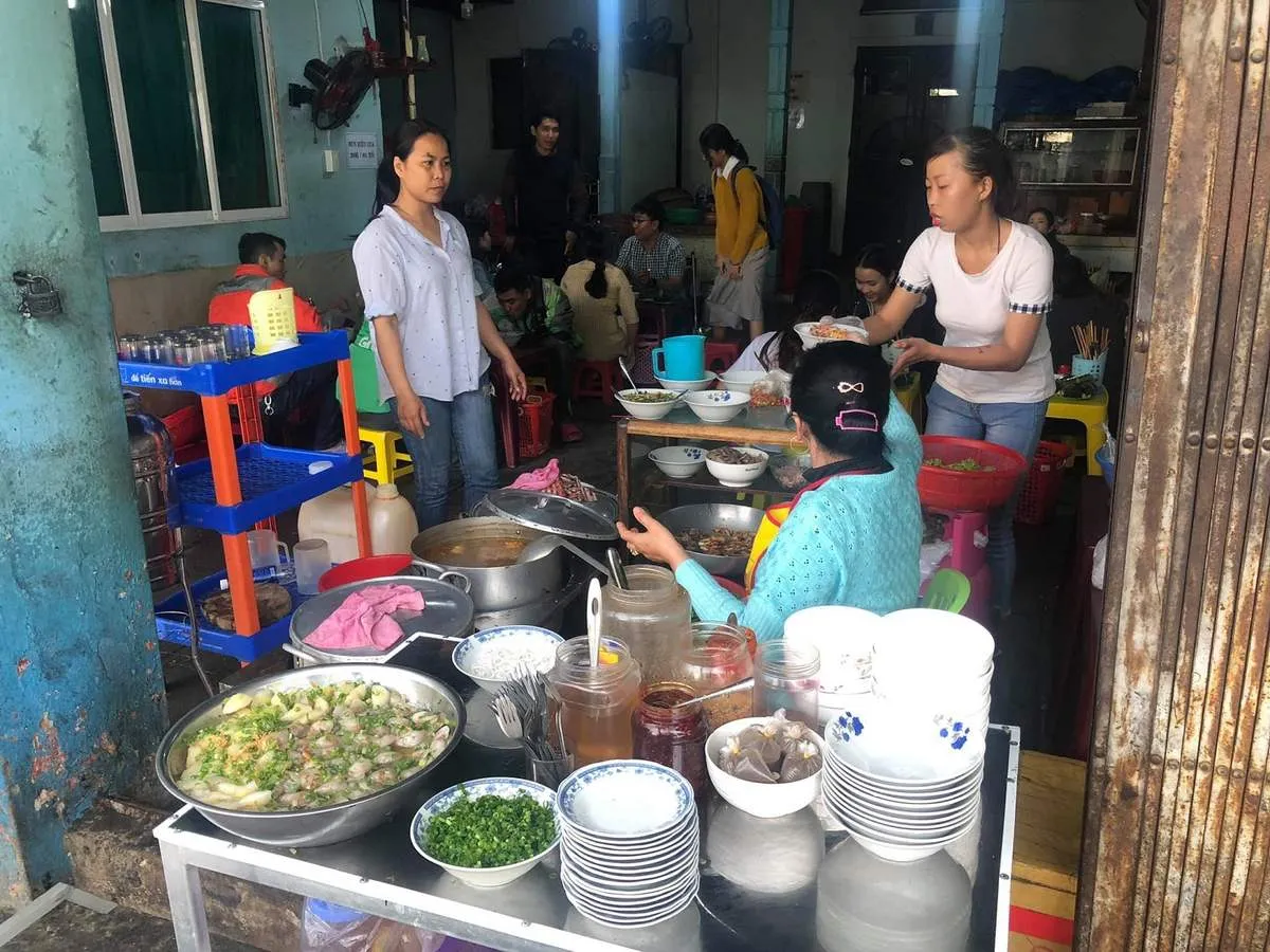 Bánh canh cá lóc Bà Triệu Huế – Món ngon khó cưỡng được tạo nên từ cái tâm và cái tình