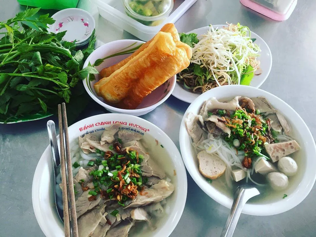 Bánh canh Long Hương – Say mê với vị nước lèo đậm đà, ngon hết sẩy