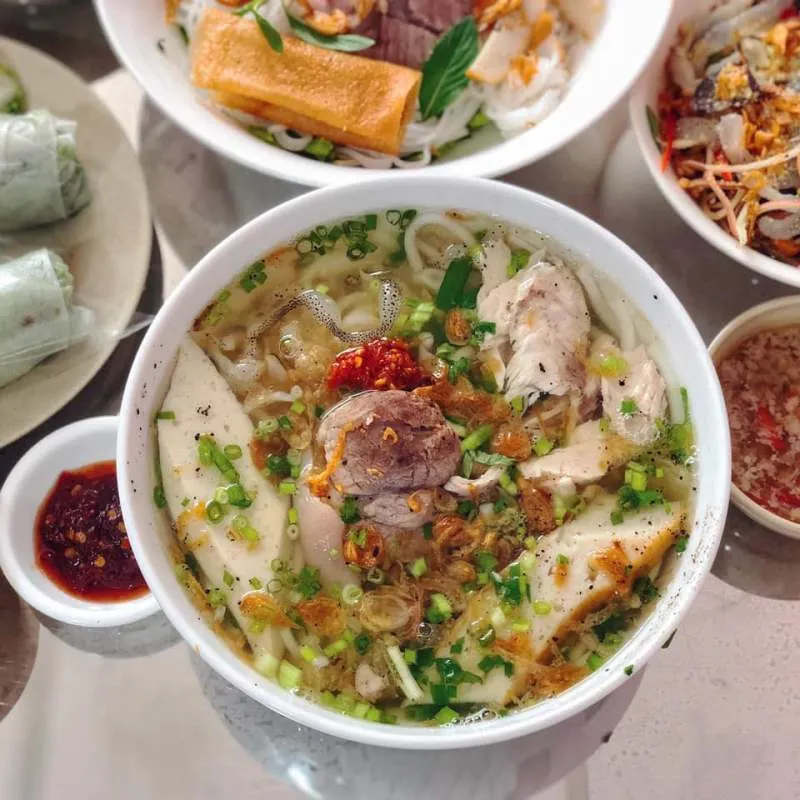 Bánh canh Long Hương – Say mê với vị nước lèo đậm đà, ngon hết sẩy