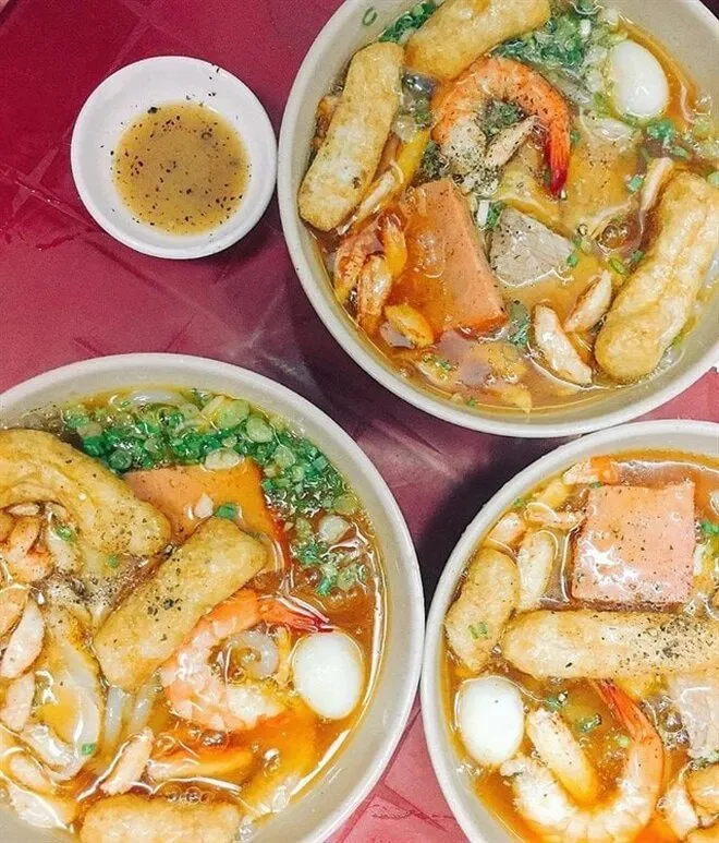 Bánh canh Long Hương – Say mê với vị nước lèo đậm đà, ngon hết sẩy