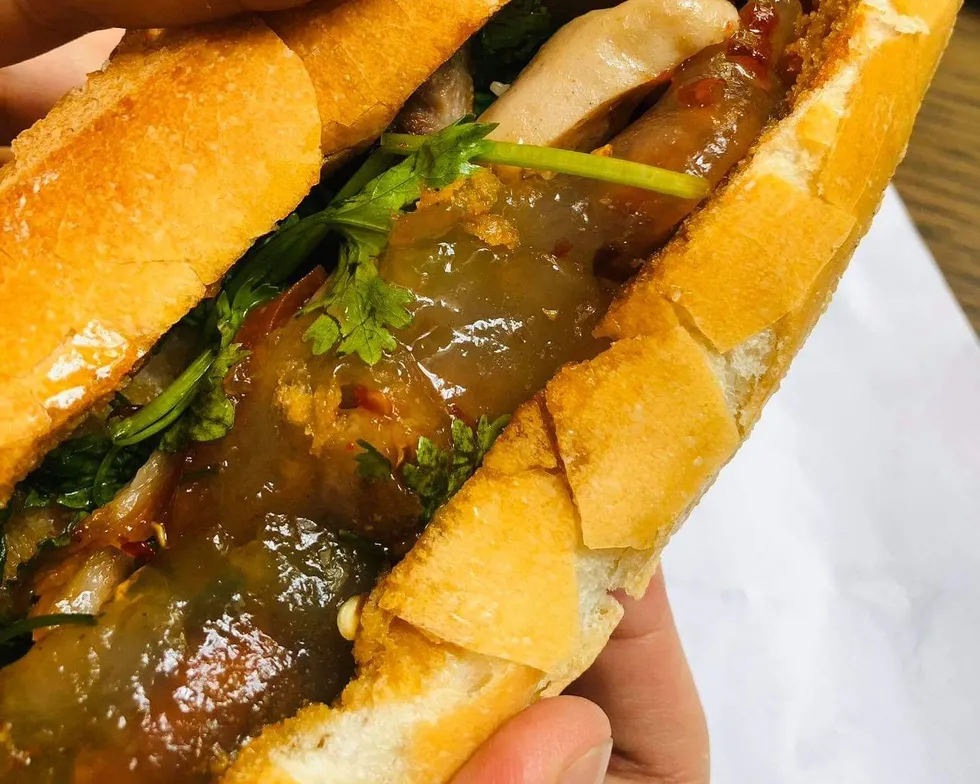 Bánh mì bột lọc Quảng Bình nóng hổi với phần nhân không thể ngon hơn