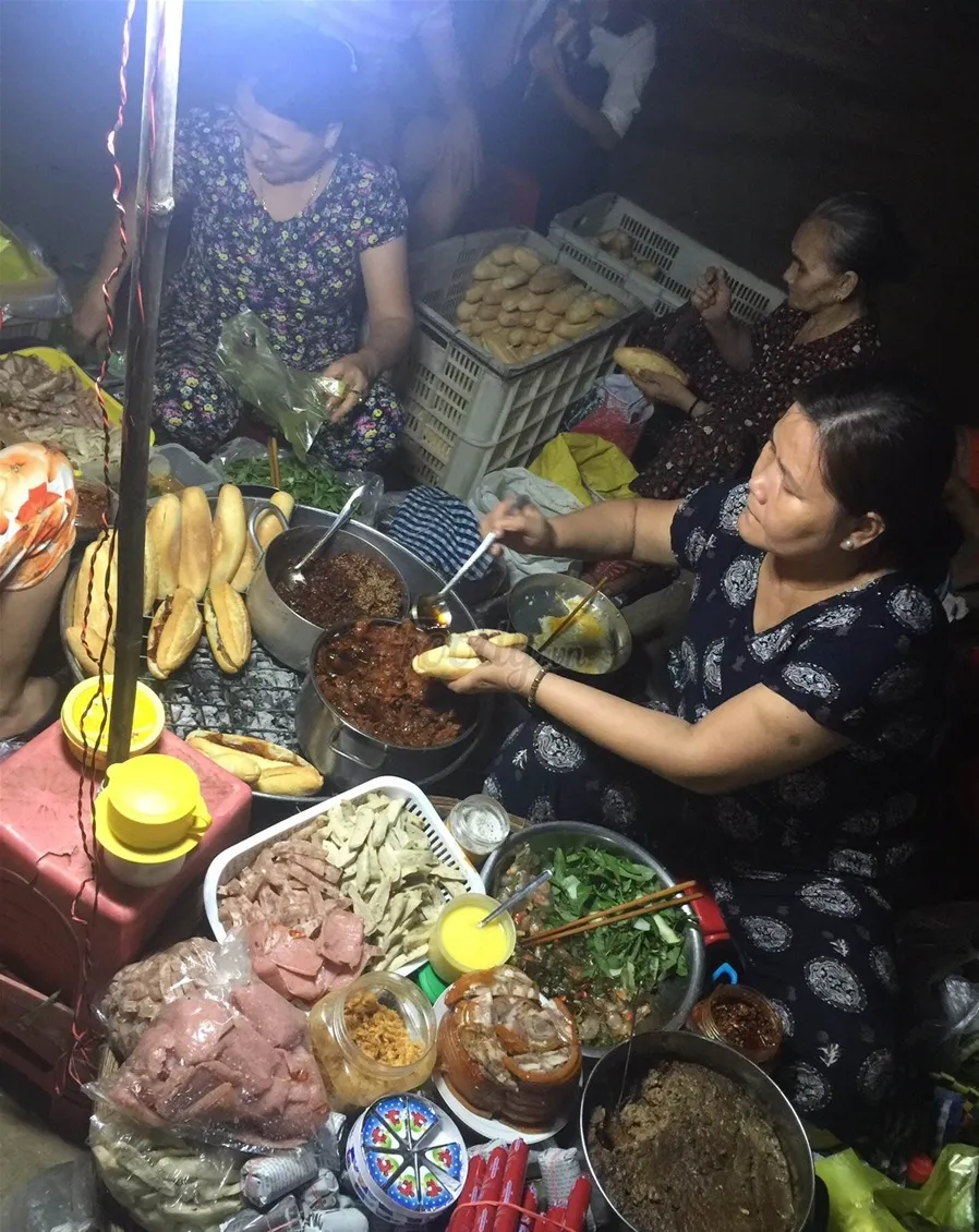 Bánh mì Tràng Tiền Huế – Gói gọn hương vị cố đô khiến bao người phải suýt xoa không ngừng