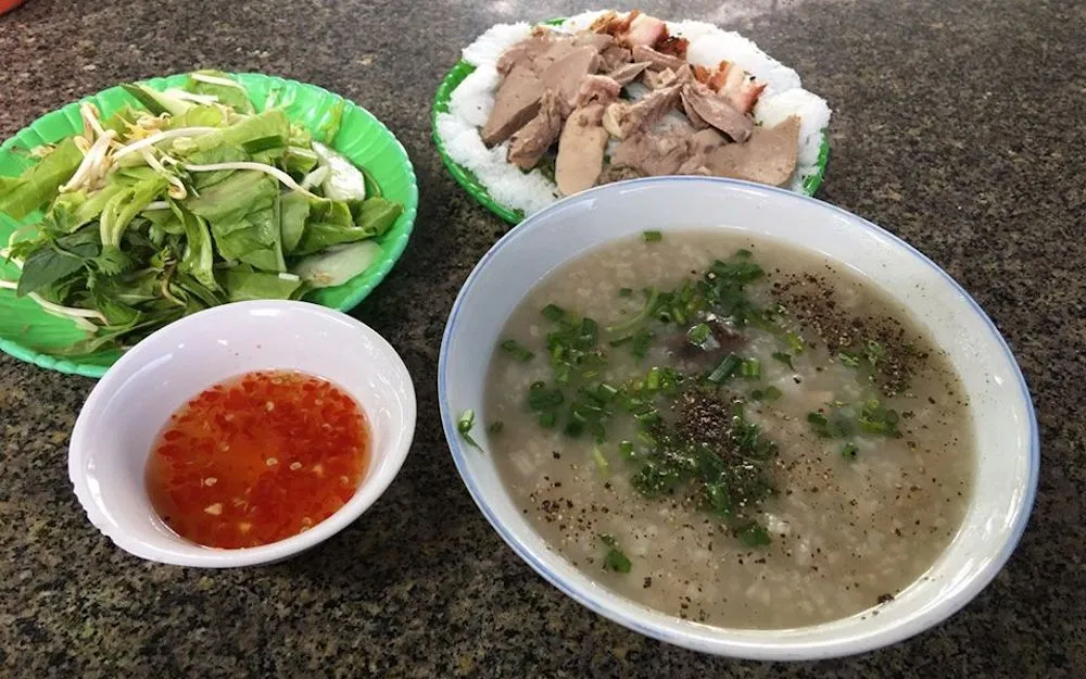 Bánh ướt chả bò và bánh hỏi lòng heo Phú Yên – Kỳ phùng địch thủ trong danh sách món ngon Xứ Nẫu