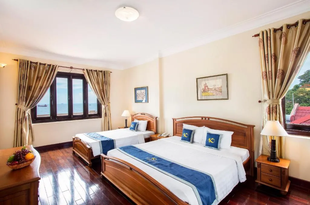 Beachfront Hotel, khách sạn nằm trên ngọn đồi hướng biển độc đáo