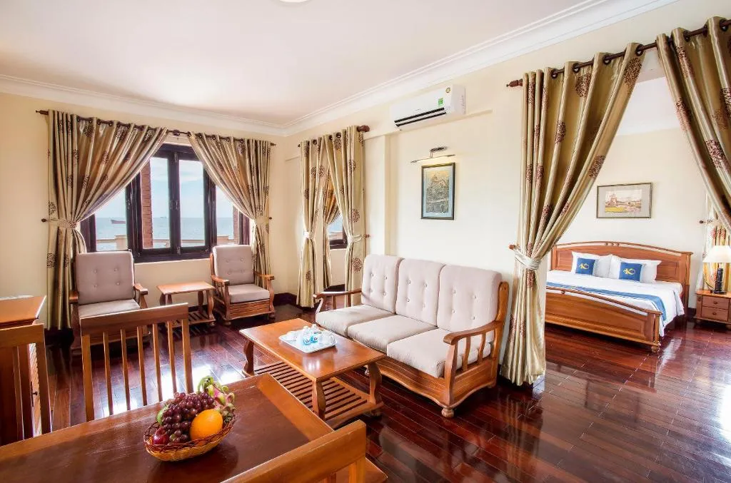 Beachfront Hotel, khách sạn nằm trên ngọn đồi hướng biển độc đáo