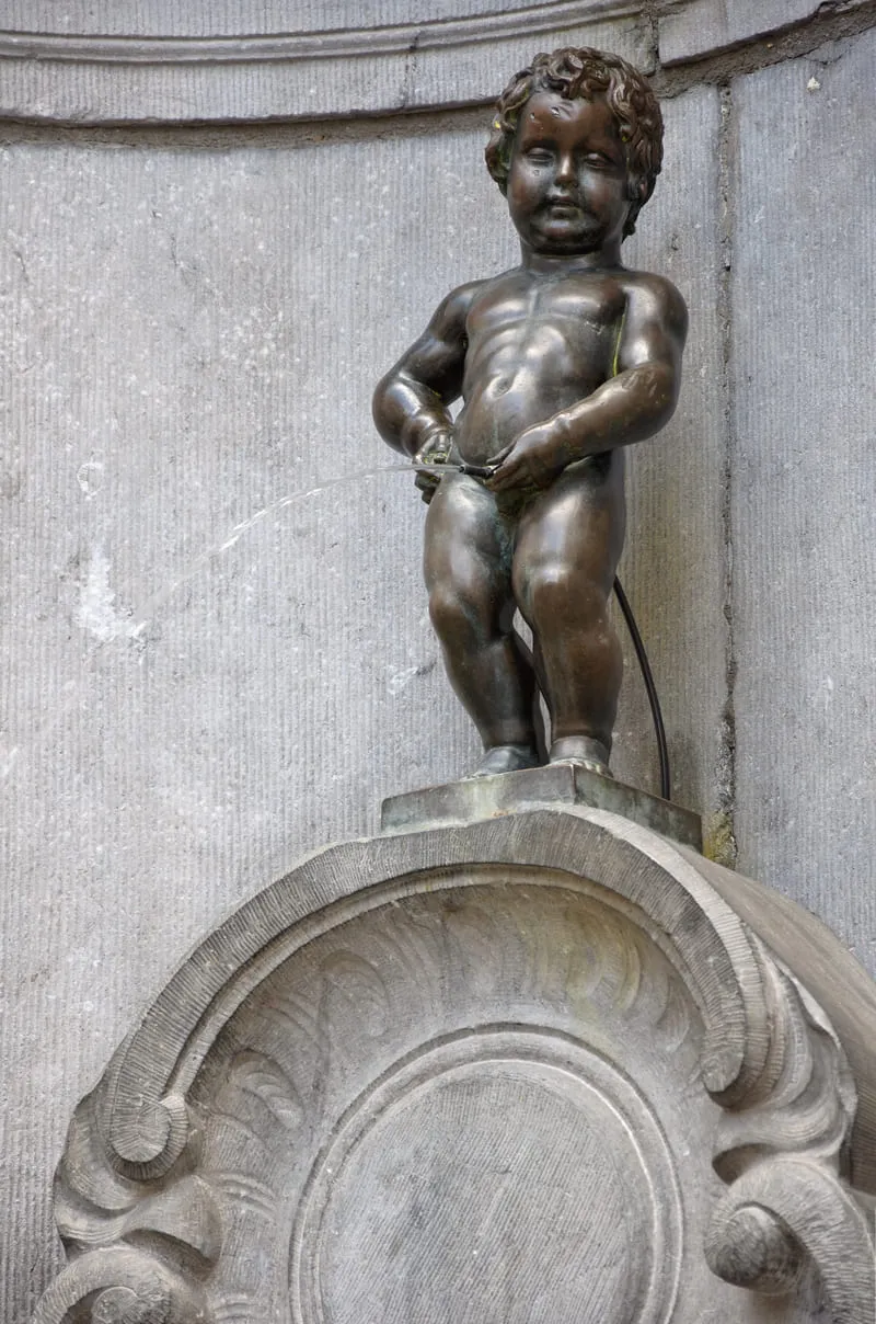 Biểu tượng độc đáo Manneken Pis khác biệt giữa lòng Brussel