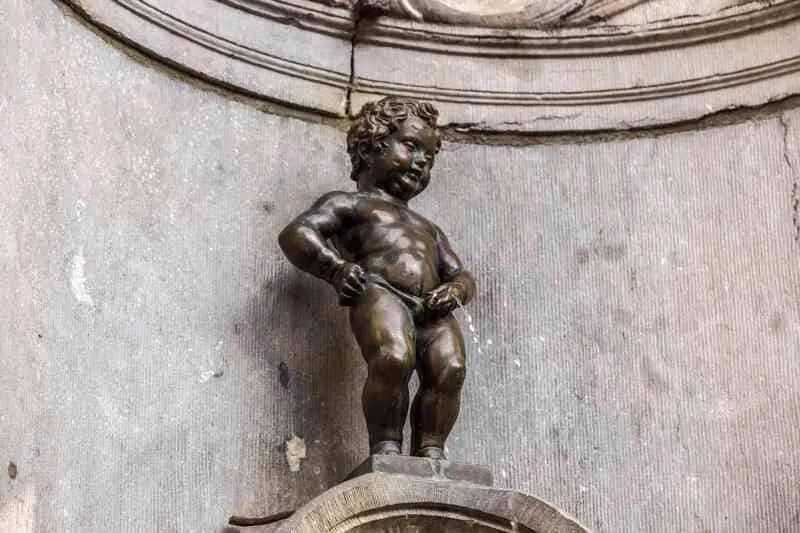 Biểu tượng độc đáo Manneken Pis khác biệt giữa lòng Brussel