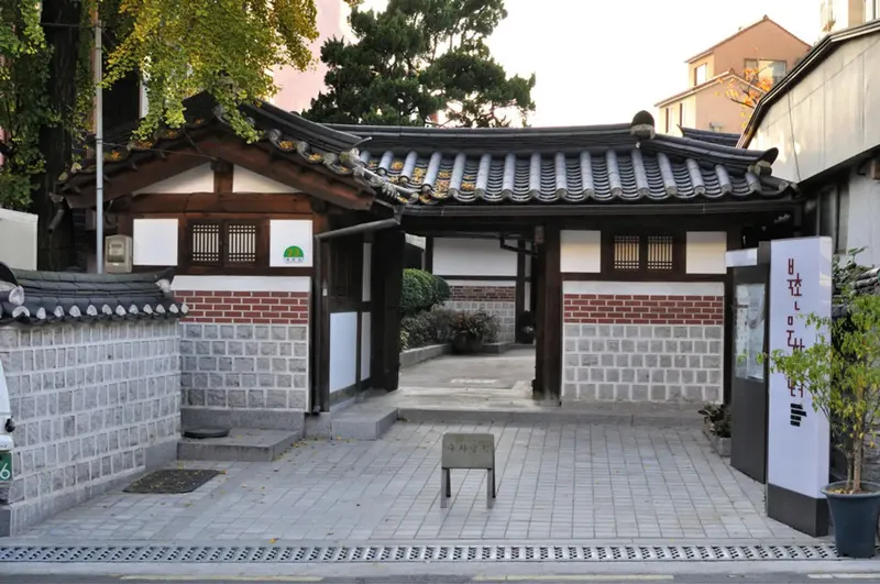 Bình yên nơi Làng Hanok Bukchon với khung cảnh nhẹ nhàng như thơ