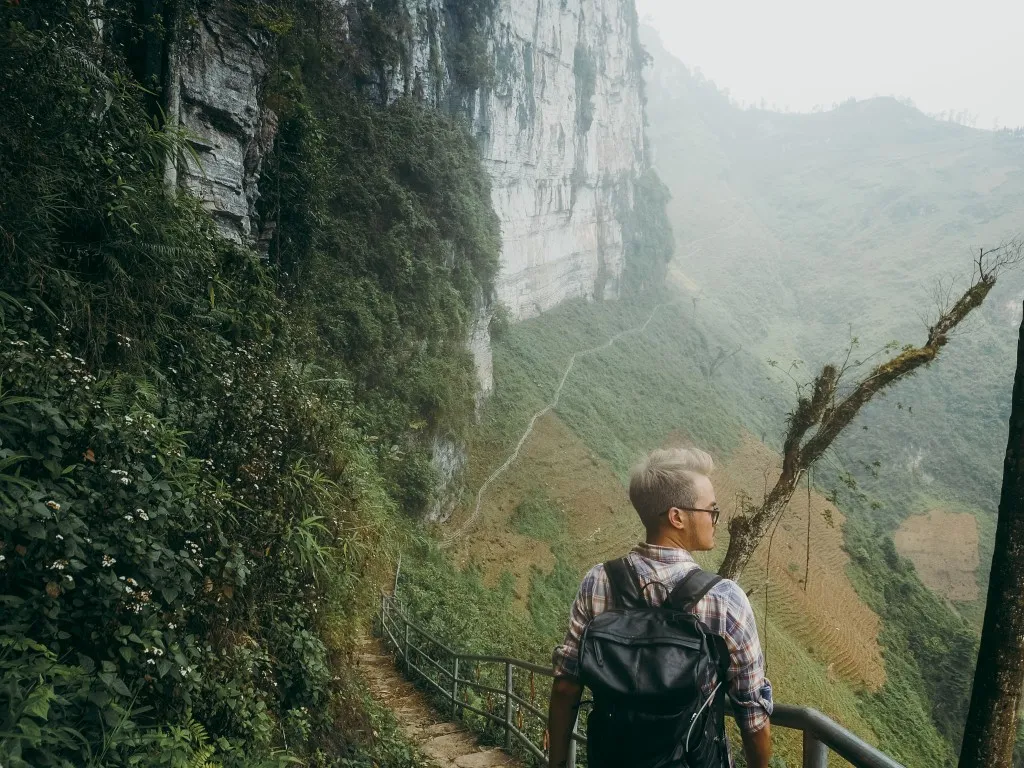 Bỏ túi kinh nghiệm cắm trại trên vách đá trắng Hà Giang vào ban đêm