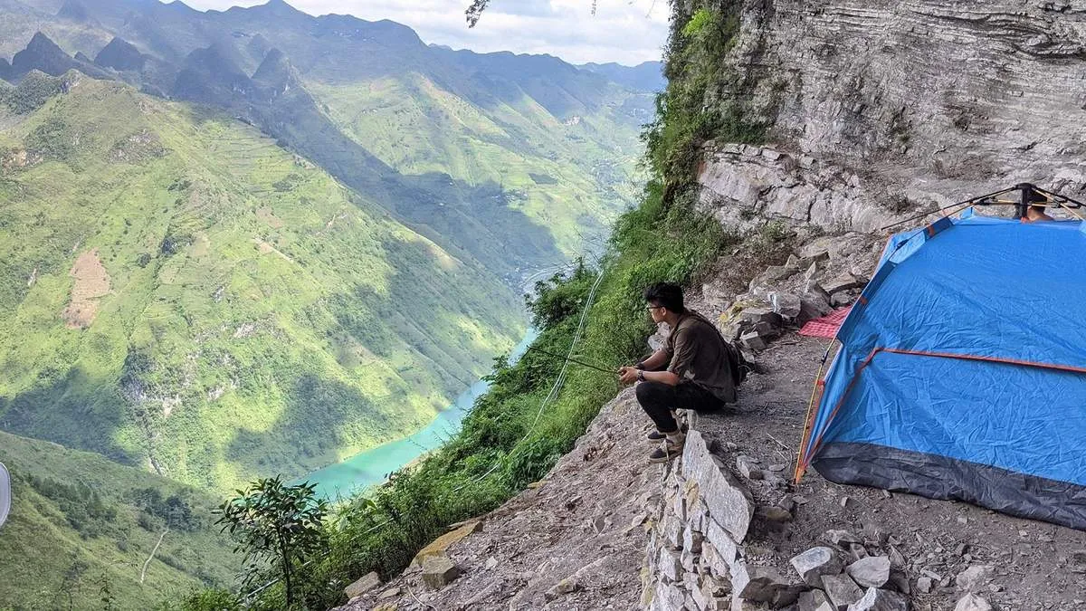 Bỏ túi kinh nghiệm cắm trại trên vách đá trắng Hà Giang vào ban đêm