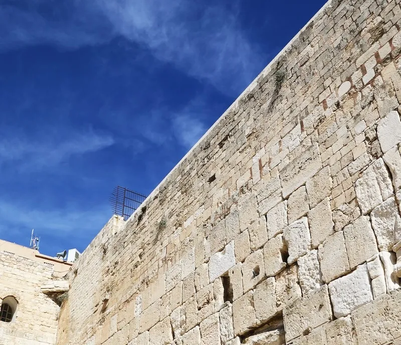 Bức tường than khóc linh thiêng của dân tộc Do Thái tại Jerusalem