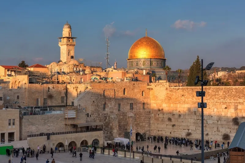 Bức tường than khóc linh thiêng của dân tộc Do Thái tại Jerusalem