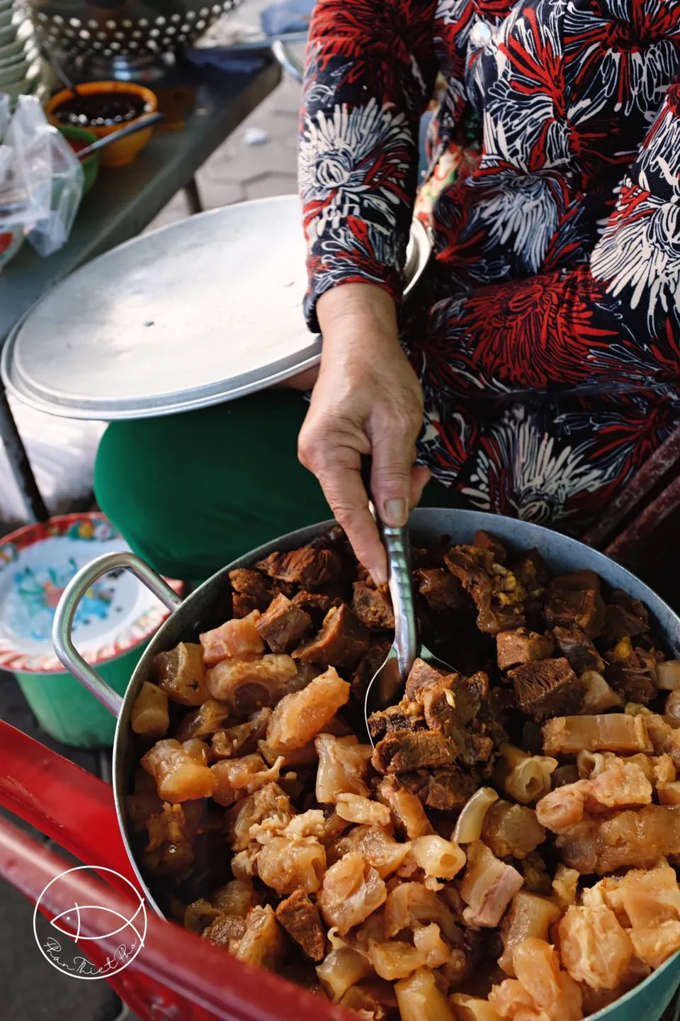 Bún bò Phan Thiết, đặc sản níu chân bao người tại phố biển