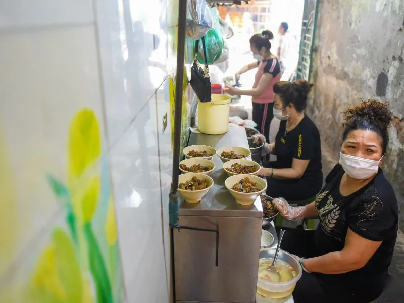 Bún chả Hàng Quạt, hương vị đặc trưng của Hà Thành