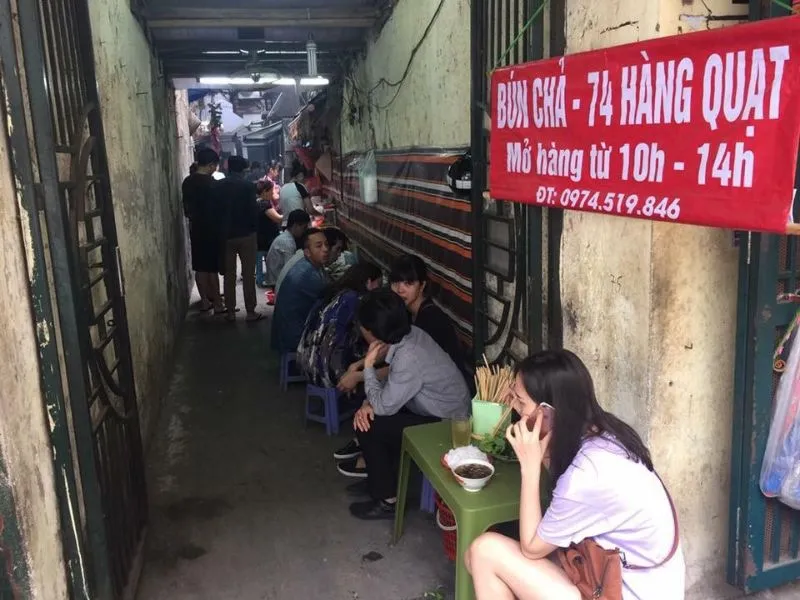 Bún chả Hàng Quạt, hương vị đặc trưng của Hà Thành