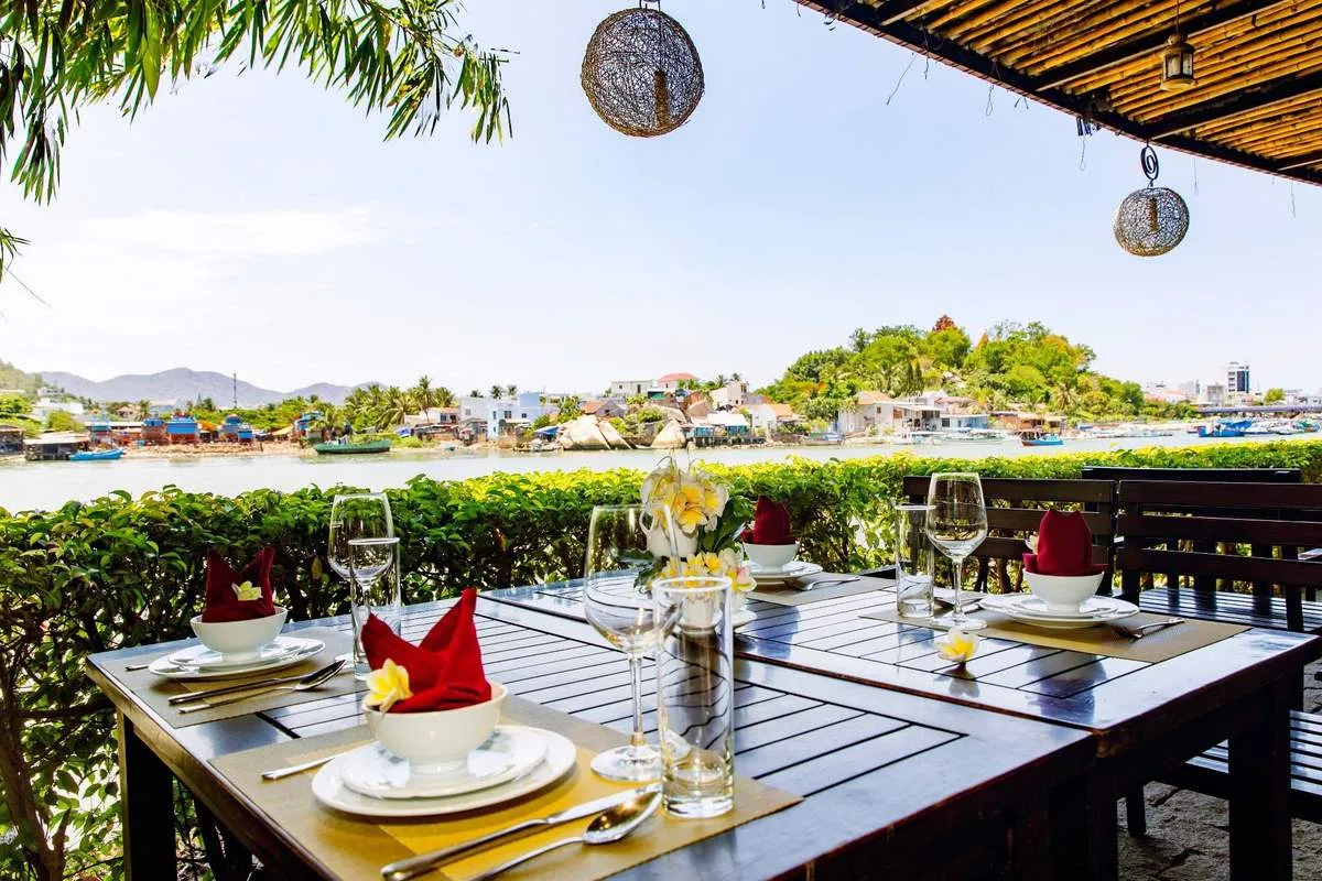 Champa Island restaurant – Nhà hàng chuẩn 5 sao nằm trong khuôn viên khu nghỉ dưỡng cao cấp