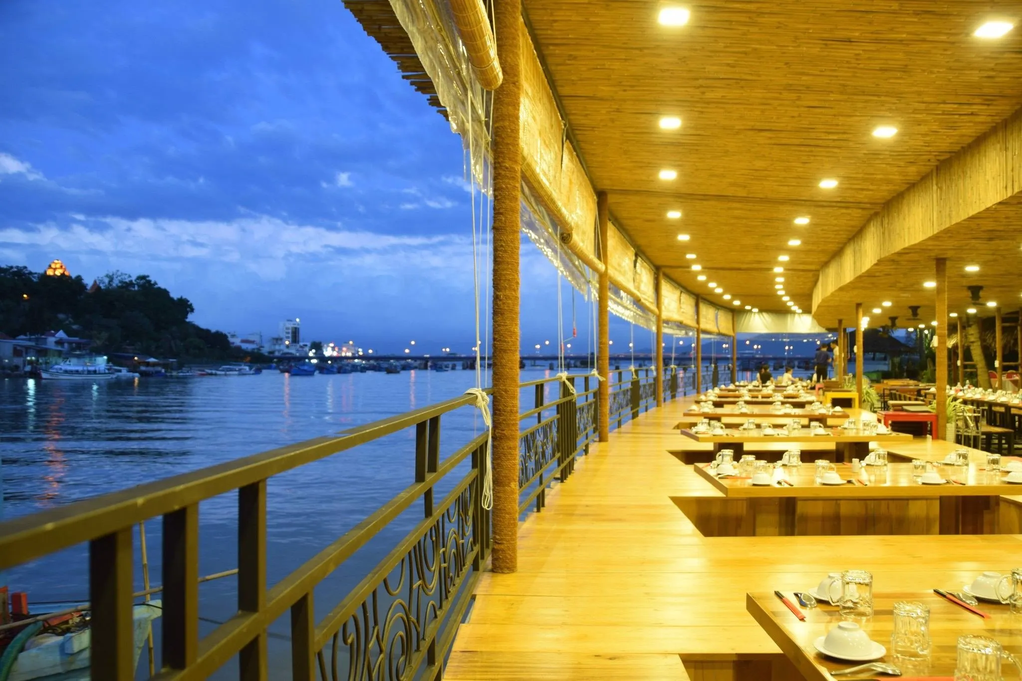 Champa Island restaurant – Nhà hàng chuẩn 5 sao nằm trong khuôn viên khu nghỉ dưỡng cao cấp