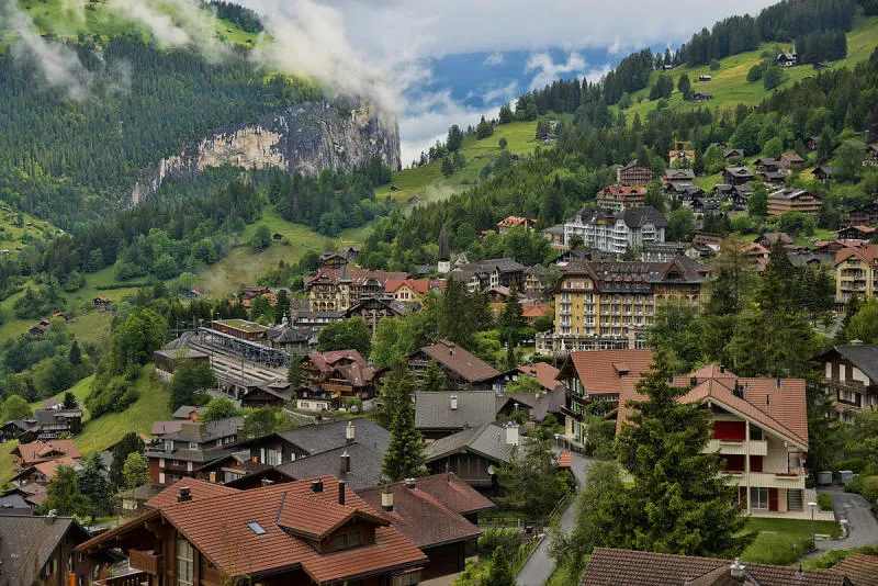 Check in làng Lauterbrunnen Thụy Sĩ thơ mộng, đẹp đắm say