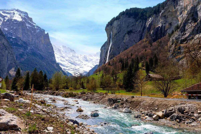 Check in làng Lauterbrunnen Thụy Sĩ thơ mộng, đẹp đắm say