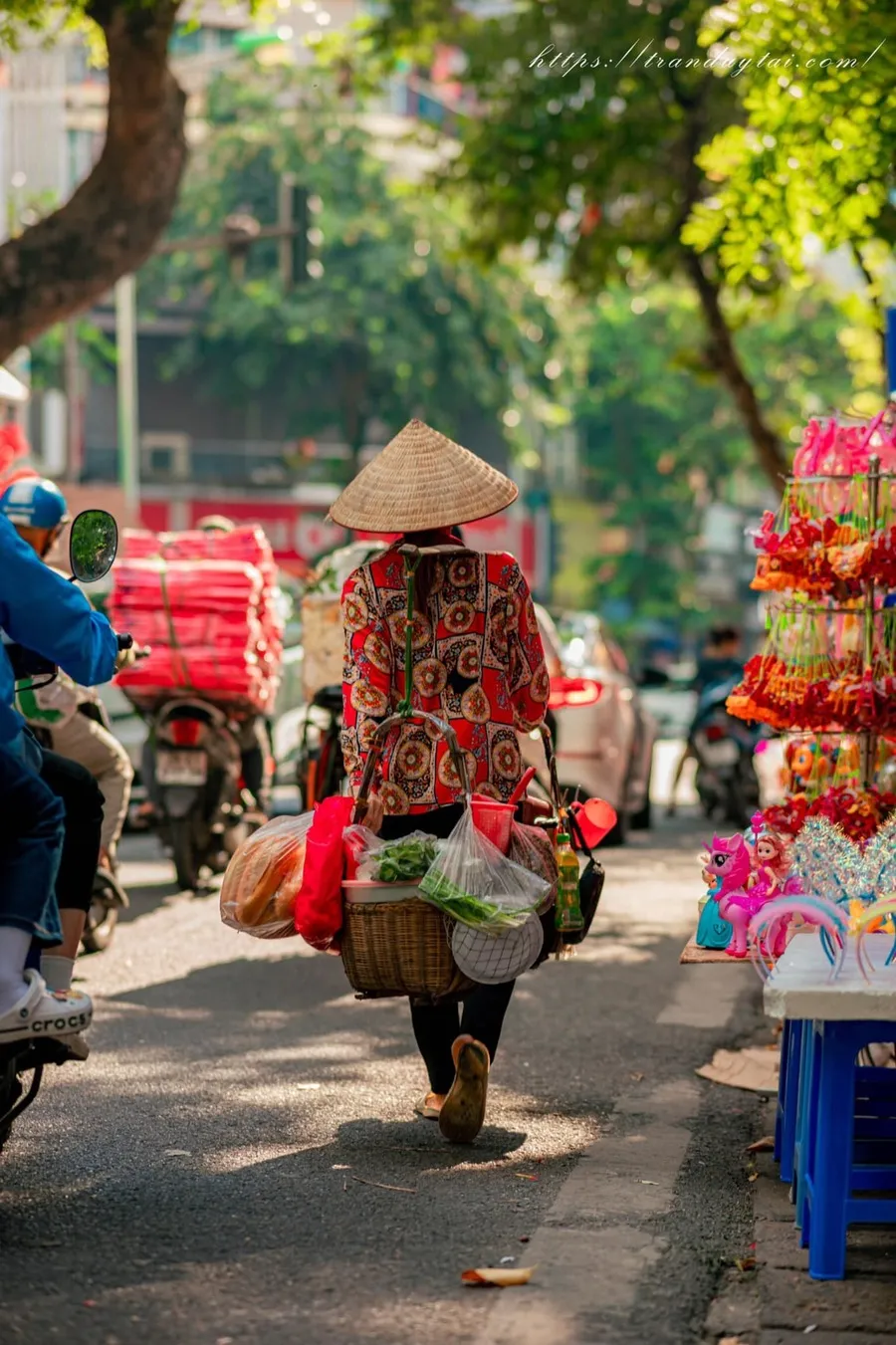 Check-in Phố Hàng Mã dịp trung thu, không gian rực rỡ sắc màu