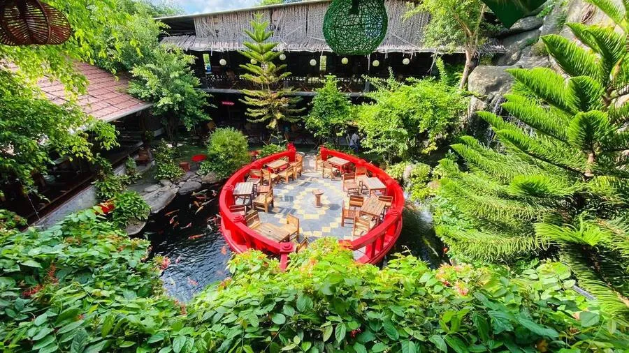 Check in Robusta Koi Garden, quán cafe có hồ cá Koi đẹp mê ly