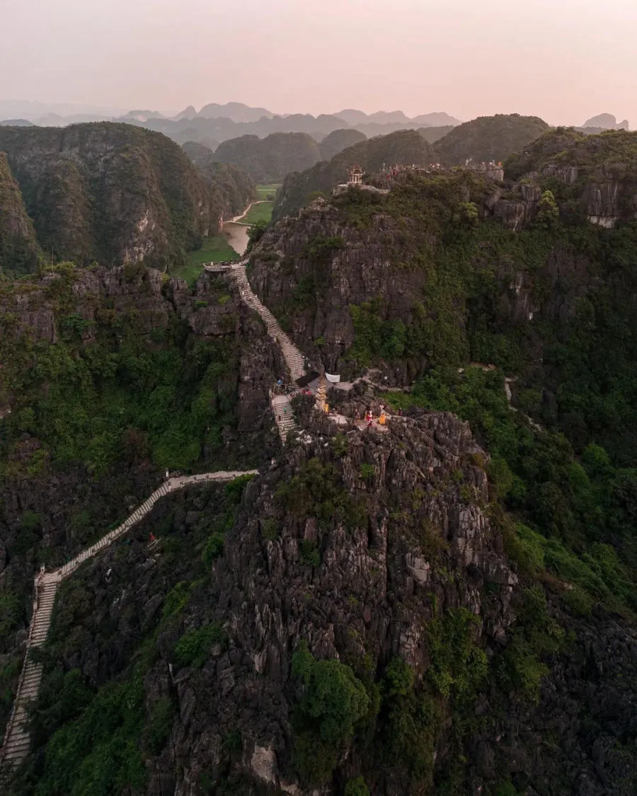 Chiêm ngưỡng Hang Múa Ninh Bình hùng vĩ tựa bức tranh phong cảnh tuyệt sắc