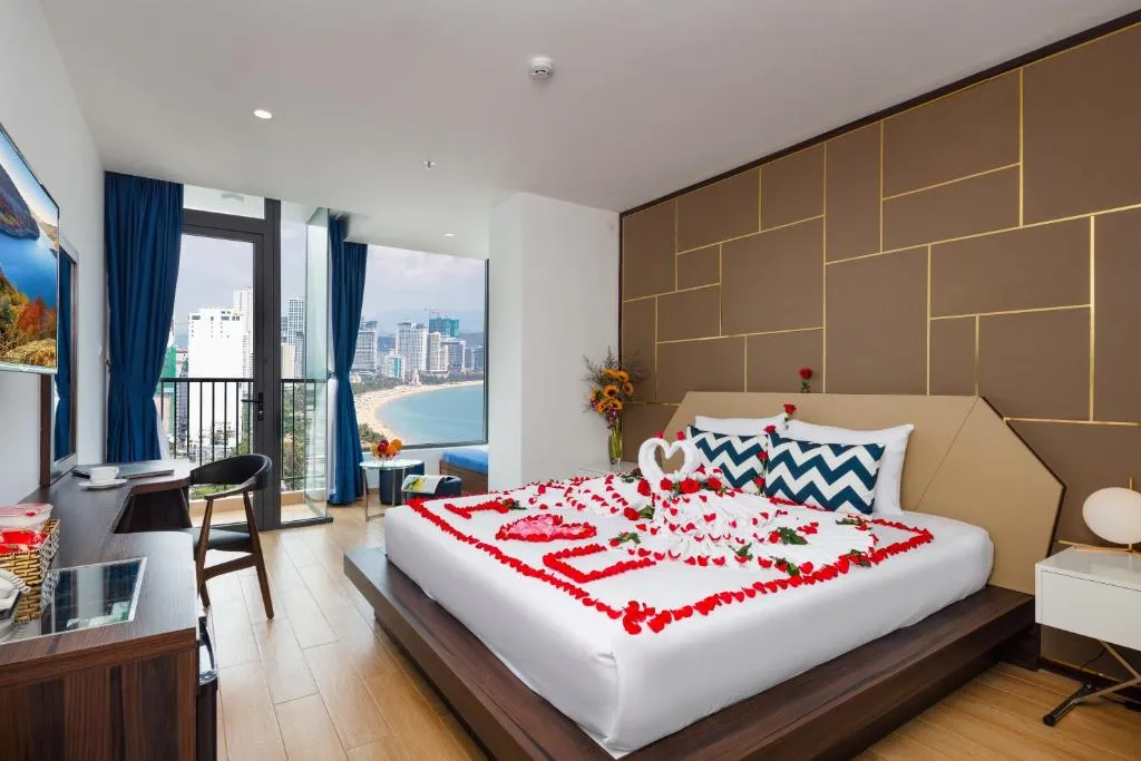 Chiêm ngưỡng không gian sang trọng và hiện đại tại Crown Hotel Nha Trang