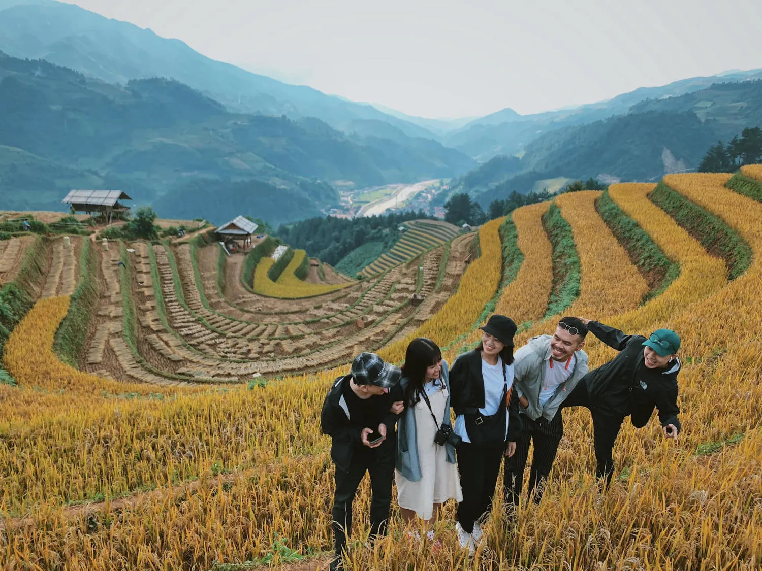 Chiêm ngưỡng Mù Cang Chải cuối mùa lúa chín đẹp say đắm lòng người