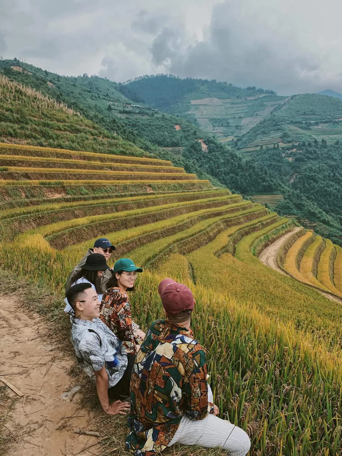 Chiêm ngưỡng Mù Cang Chải cuối mùa lúa chín đẹp say đắm lòng người