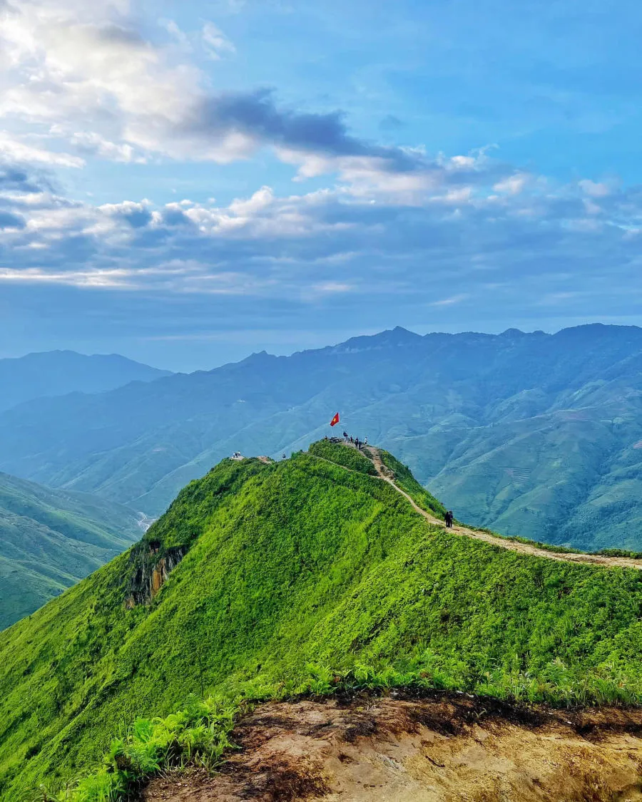 Chiêm ngưỡng Tà Xùa ngày không mây vẫn đẹp tuyệt sắc