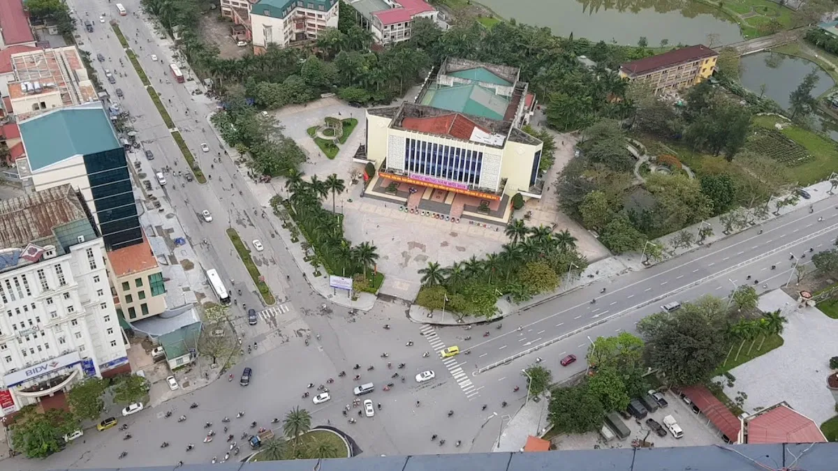 Chill cảnh đêm hoa lệ tại Sky Bar Huế