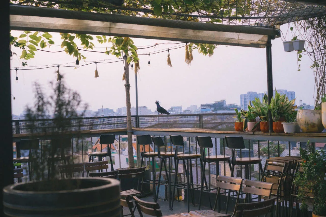 Chill hết nấc với Chạng Vạng Rooftop, khoảng bình yên giữa thành phố nhộn nhịp