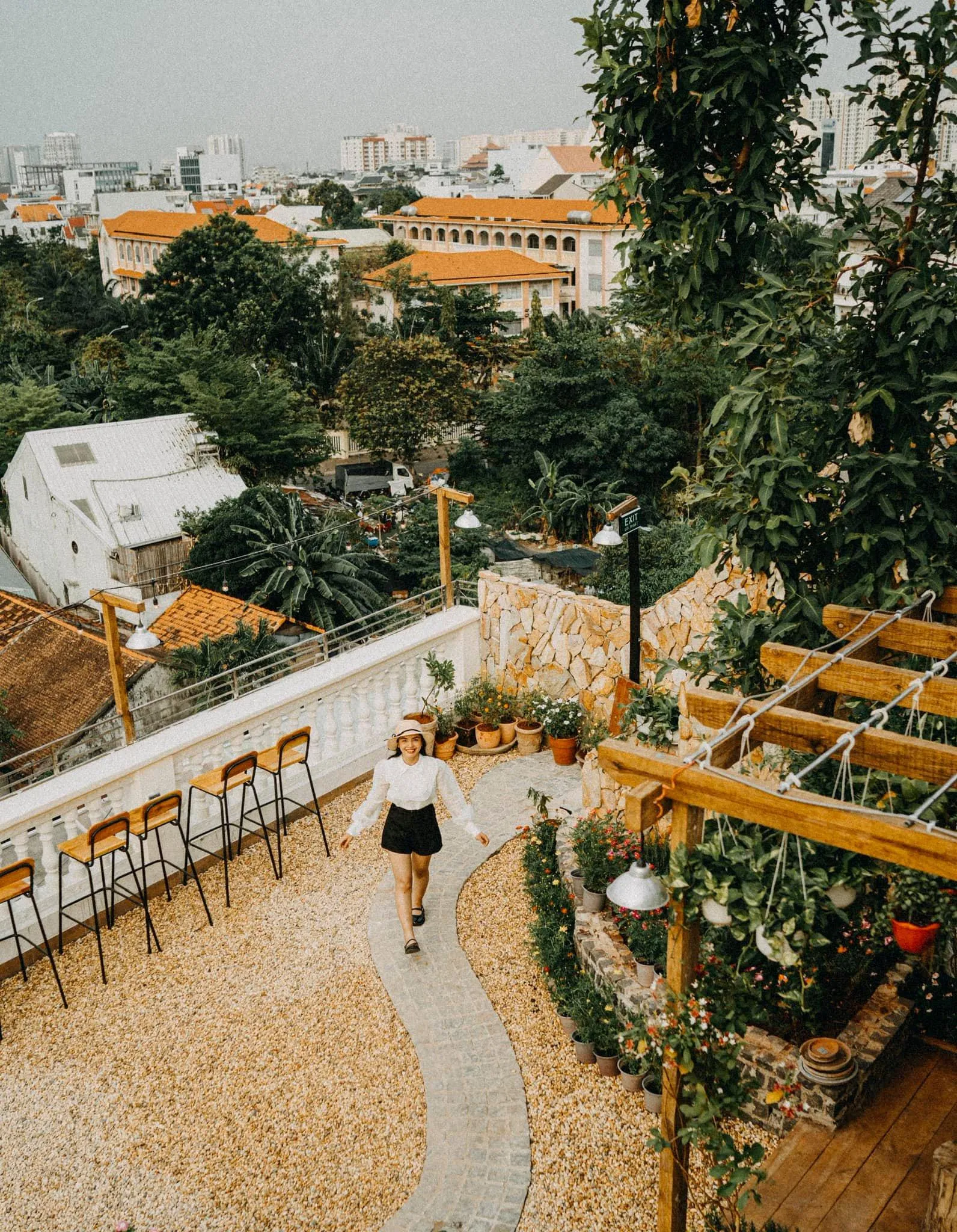 Chill hết nấc với Chạng Vạng Rooftop, khoảng bình yên giữa thành phố nhộn nhịp