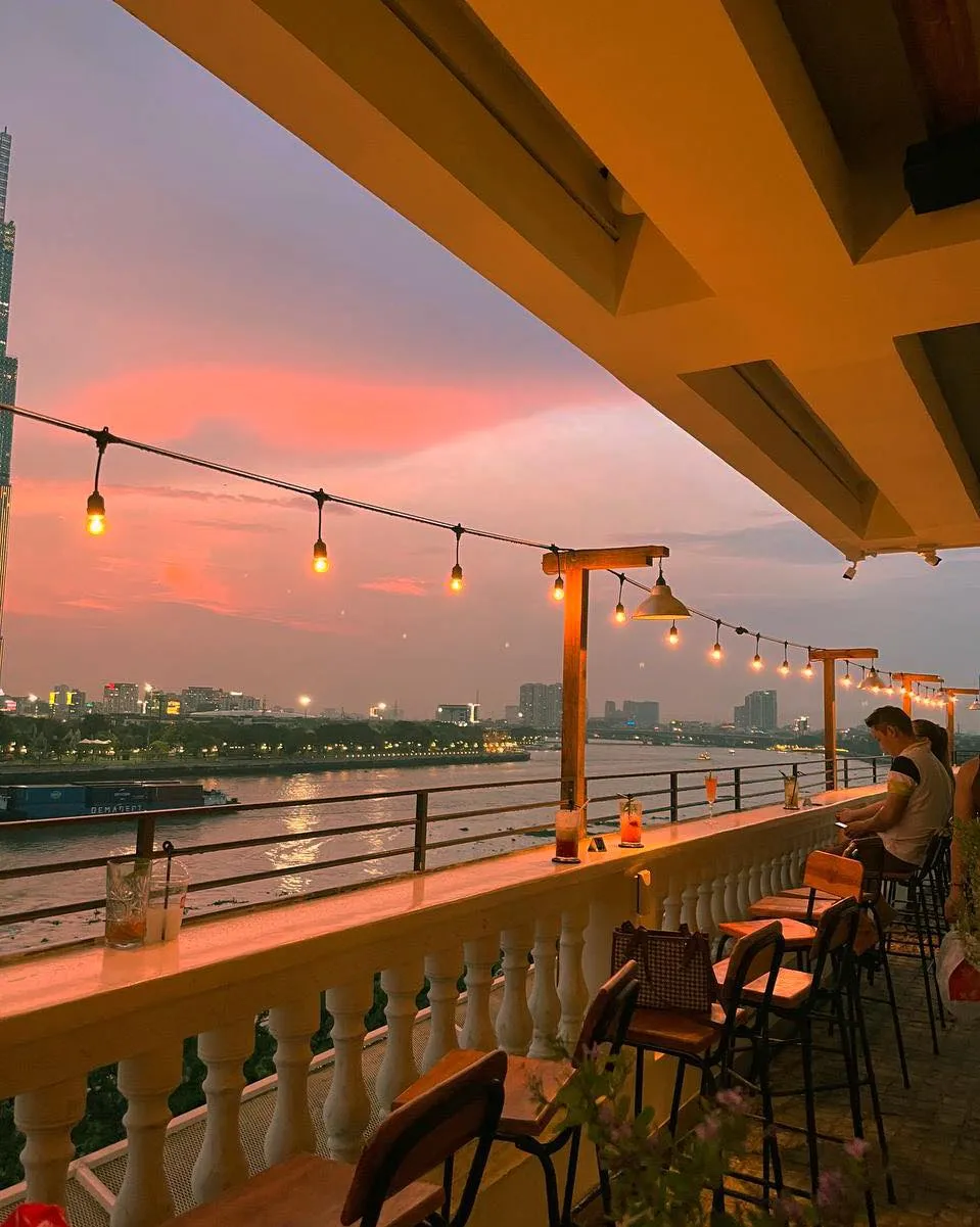 Chill hết nấc với Chạng Vạng Rooftop, khoảng bình yên giữa thành phố nhộn nhịp