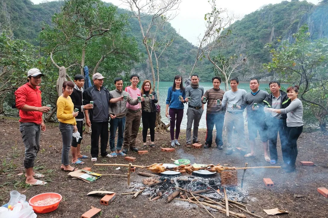 Chinh phục đảo Mắt Rồng – Viên ngọc quý giữa đại dương xanh trên vịnh Hạ Long