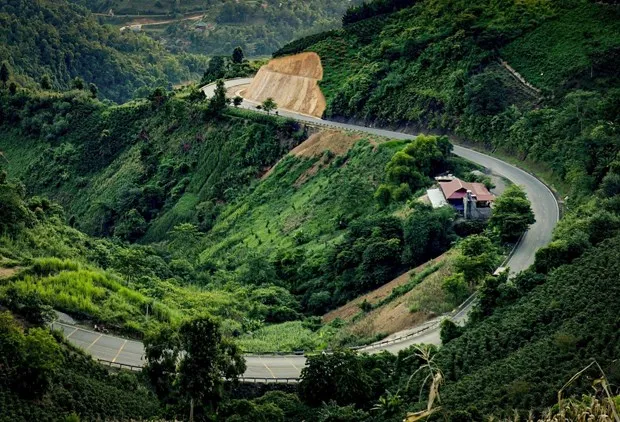 Chinh phục đèo Pha Đin với những chặng đường mãn nhãn