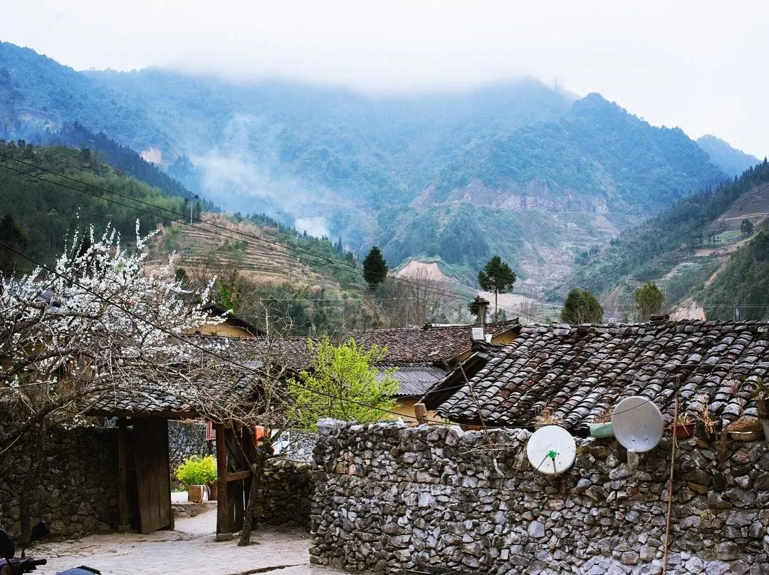 Chinh phục những bản làng Hà Giang cùng hội cạ cứng