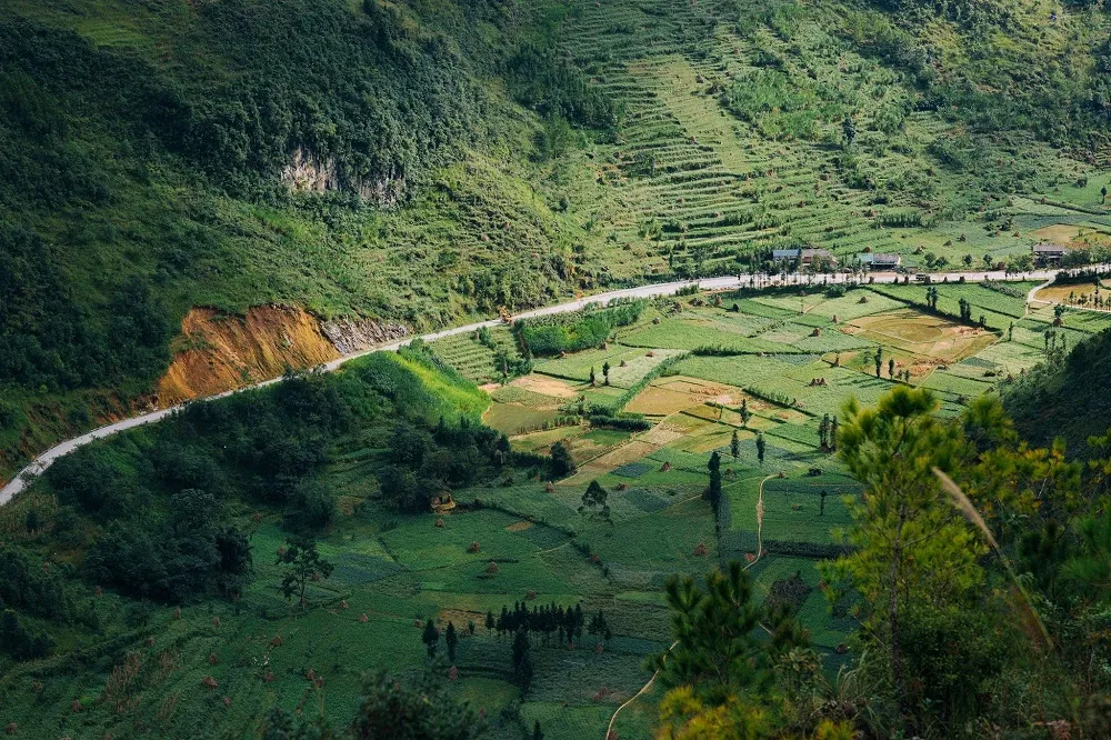 Chinh phục những bản làng Hà Giang cùng hội cạ cứng