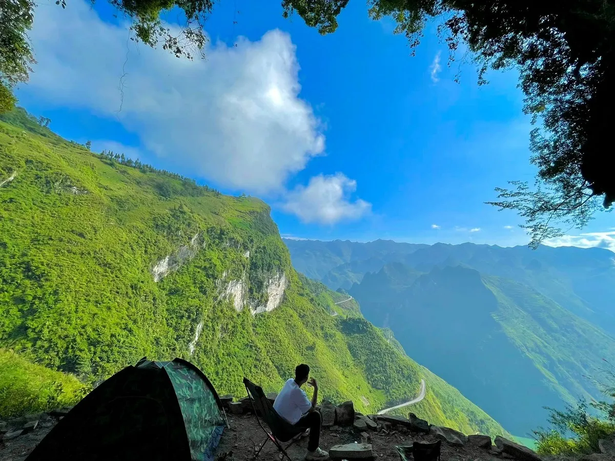 Chinh phục Vách đá trắng Hà Giang – Vách đá trên Đèo Mã Pí Lèng