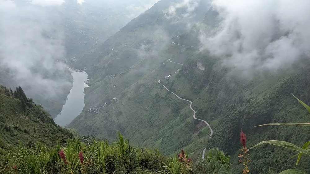 Chinh phục Vách đá trắng Hà Giang – Vách đá trên Đèo Mã Pí Lèng