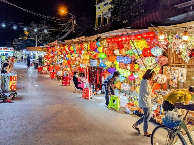 Chợ đêm Hội An, thiên đường vui chơi giữa lòng phố cổ